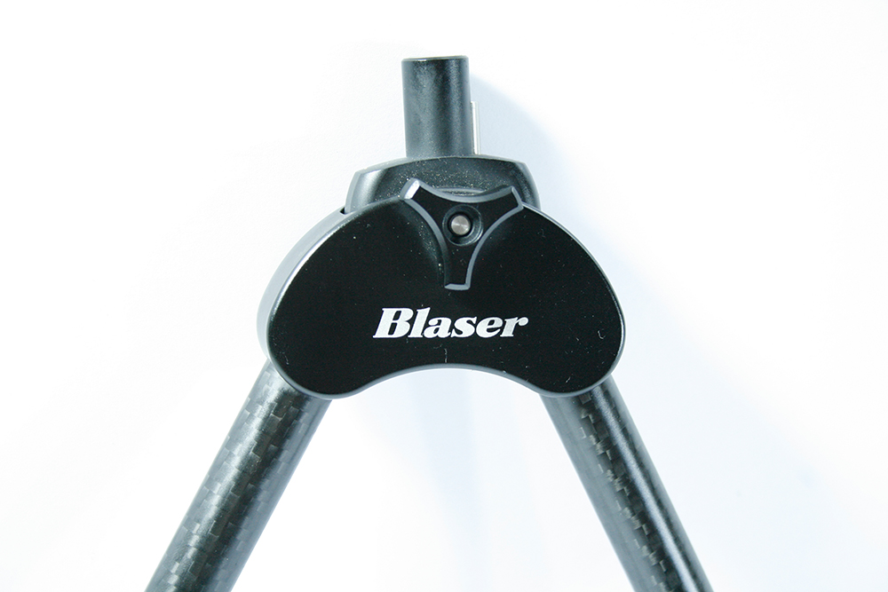 BLASER_80401841_CARBON-BIPOD_Repetierbuchse_R8_Vorderschaftabschluss_www.bayerwald-jagdcenter.de_00.jpg