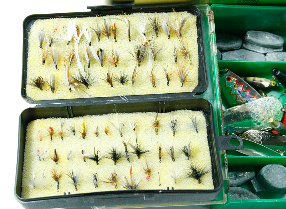 KONVOLUT-25_Divere-Angelutensilien_3kg_Fliegen_Gummifisch_Drilling_Blinker_Posen_Bleie_www.bayerwald-jagdcenter.de_0.jpg